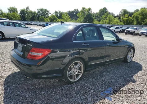 2014 Mercedes-Benz C 300 4Matic z USA, uszkodzony, nr VIN WDDGF8AB4EA934553